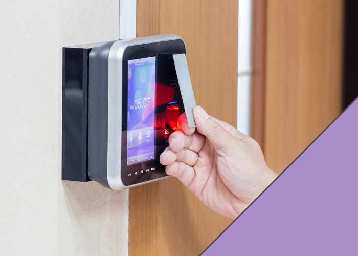 Tai-sao-nen-lap-dat-he-thong-kiem-soat-ra-vao-voi-khoa-dien-tu-cho-nha-cua-ban